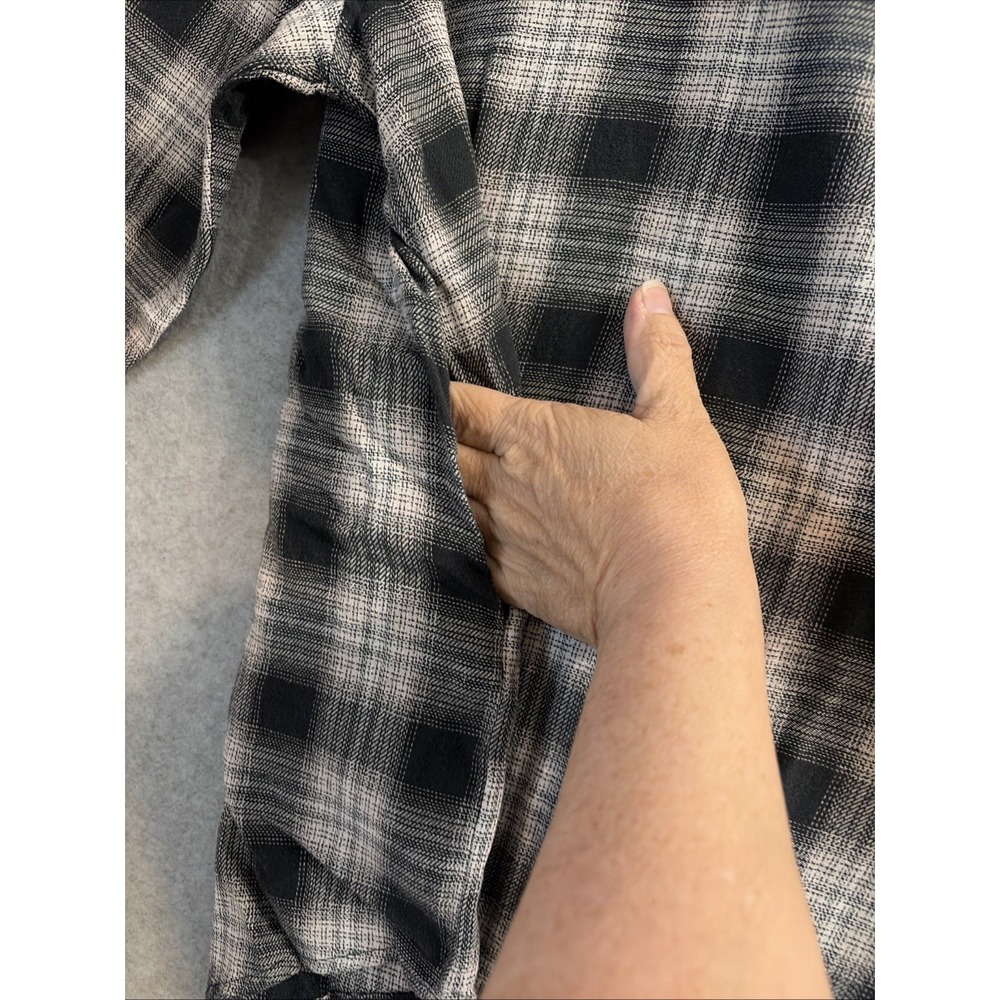 Wild Fable Oversized Flannel Shirt in Black Plaid w/ Pockets - Women's L - Picture 5 of 8